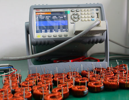Zusammengestellte V/H/SMD Common Mode Choke mit Nanocrystalline Kernmaterial für EV/HEV